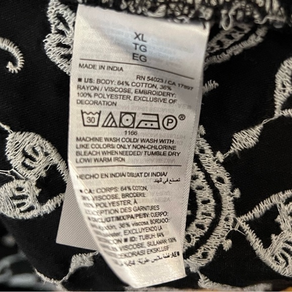 🟠Old Navy Black & White Embroidered Peasant Top – Size XL - Picture 4 of 4
